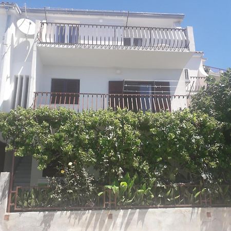 Apartmani Mara I Kata Омиш Экстерьер фото