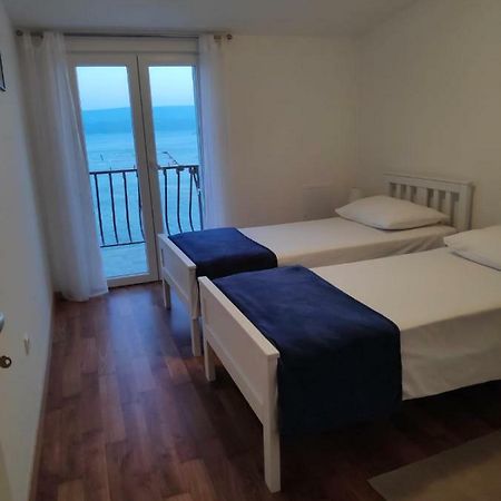 Apartmani Mara I Kata Омиш Экстерьер фото
