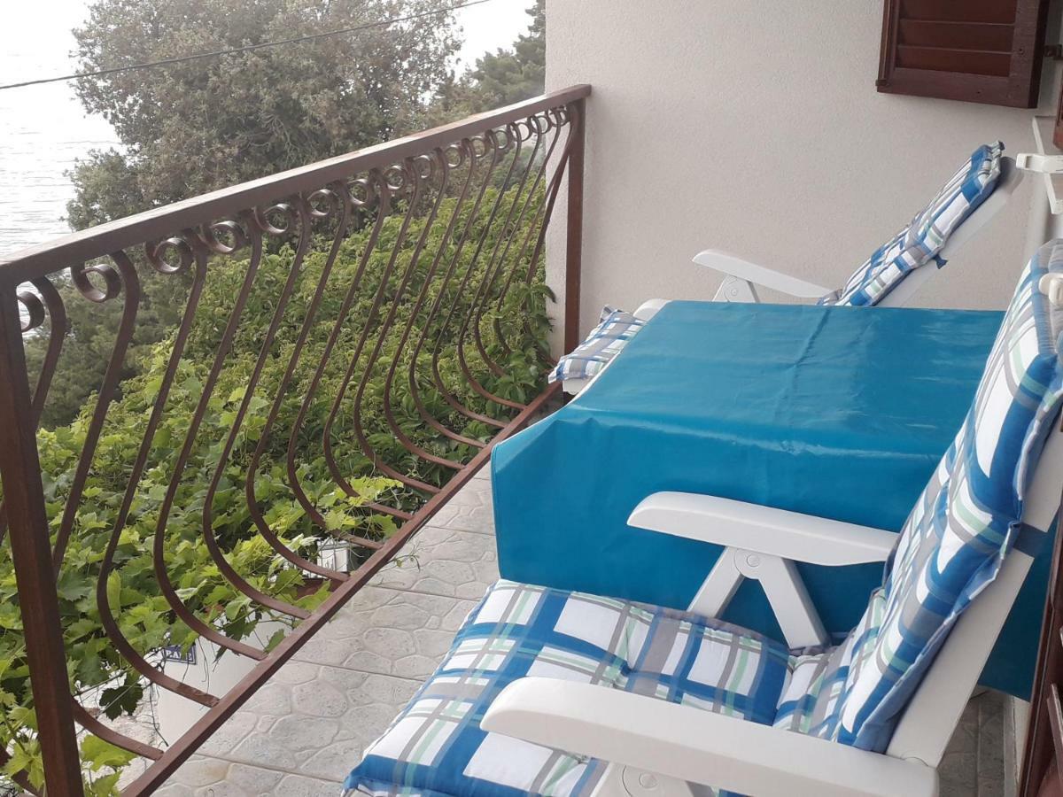 Apartmani Mara I Kata Омиш Экстерьер фото