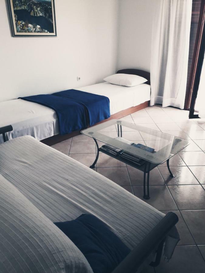 Apartmani Mara I Kata Омиш Экстерьер фото