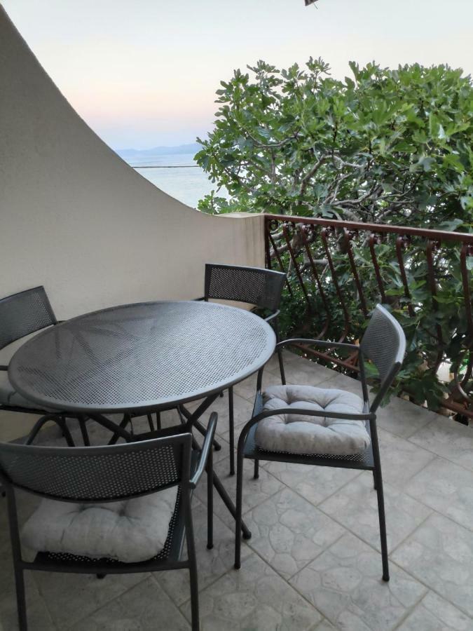 Apartmani Mara I Kata Омиш Экстерьер фото