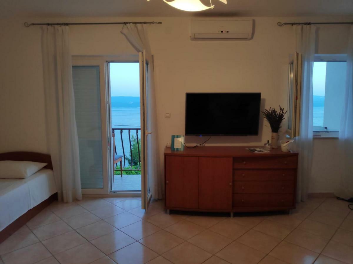 Apartmani Mara I Kata Омиш Экстерьер фото
