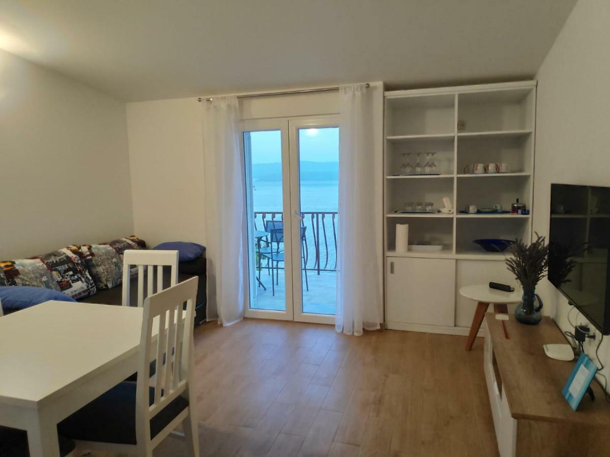 Apartmani Mara I Kata Омиш Экстерьер фото